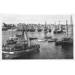 Photo Cpa Cpsm 56 QUIBERON. Bateaux Sardiniers au Port Maria
