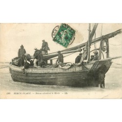 62 BERCK PLAGE. Bateau de Pêcheurs attendant la Marée 1913 métiers de la Mer