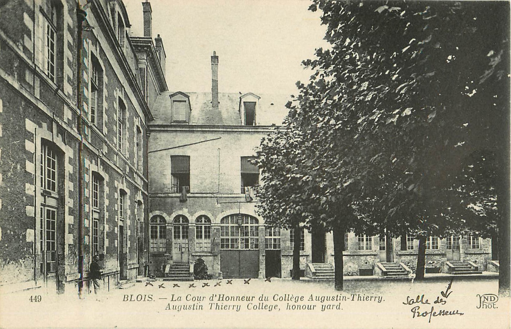 2 x Cpa 41 BLOIS. Collège Augustin-Thierry Cour et façade 1922