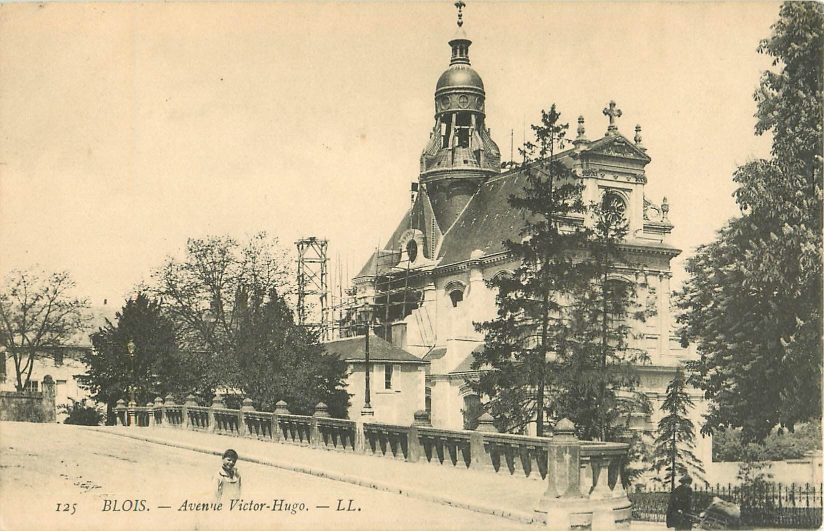 2 x Cpa 41 BLOIS. Eglise Saint-Vincent et Avenue Victor-Hugo 1906