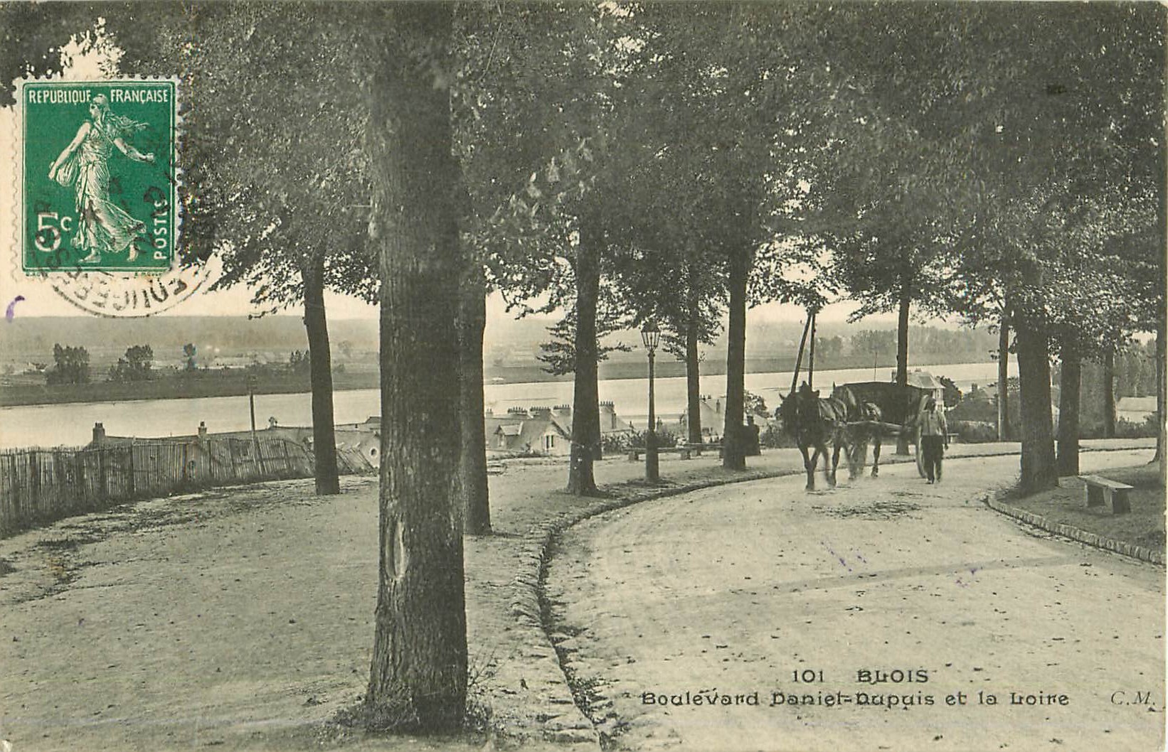 2 x Cpa 41 BLOIS. Attelage sur le Boulevard Daniel Dupuis 1913