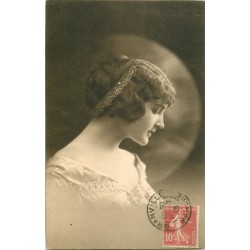 FANTAISIE. Femme avec dentelle dans chevelure 1913