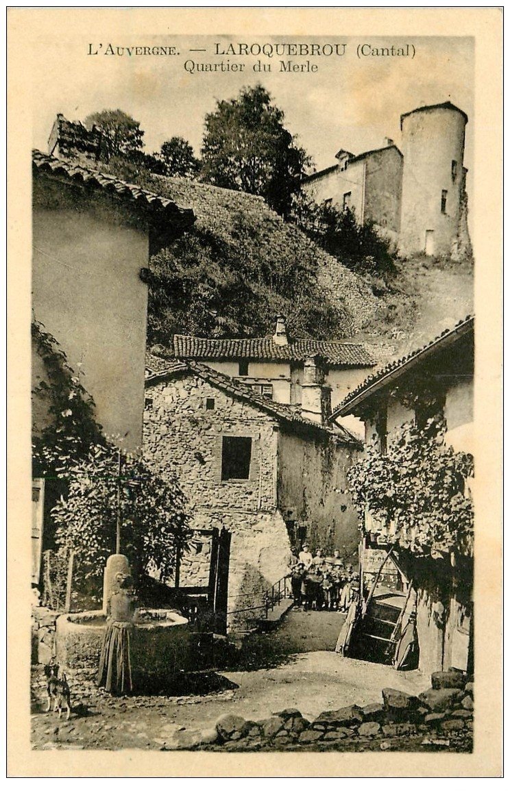 15 LAROQUEBROU. Quartier du Merle. Femme à la Fontaine et Enfants sur Petit Pont