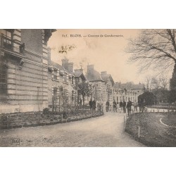 2 x Cpa 41 BLOIS. Caserne de Gendarmerie 1907 et Hôtel-Dieu 1915 défaut sur la première...