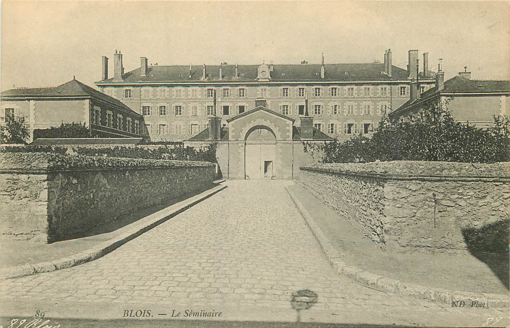 2 x Cpa 41 BLOIS. Le Séminaire et Cour Ecole Primaire de Jeunes Filles 1915