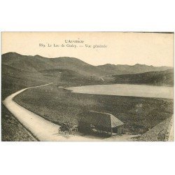 carte postale ancienne 15 LE LAC DE GUERY. Attelage et vue générale