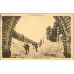 15 LE LIORAN. Skieurs à la sortie du Tunnel vers 1930