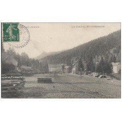 carte postale ancienne 15 LE LIORAN. Train Locomotive à vapeur dans la Gare et Château d'Eau. Timbre absent