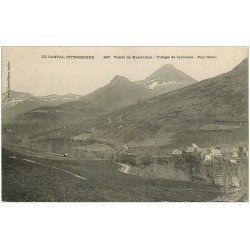 carte postale ancienne 15 LIADOUZE. Village Vallée de Mandailles Puy Griou