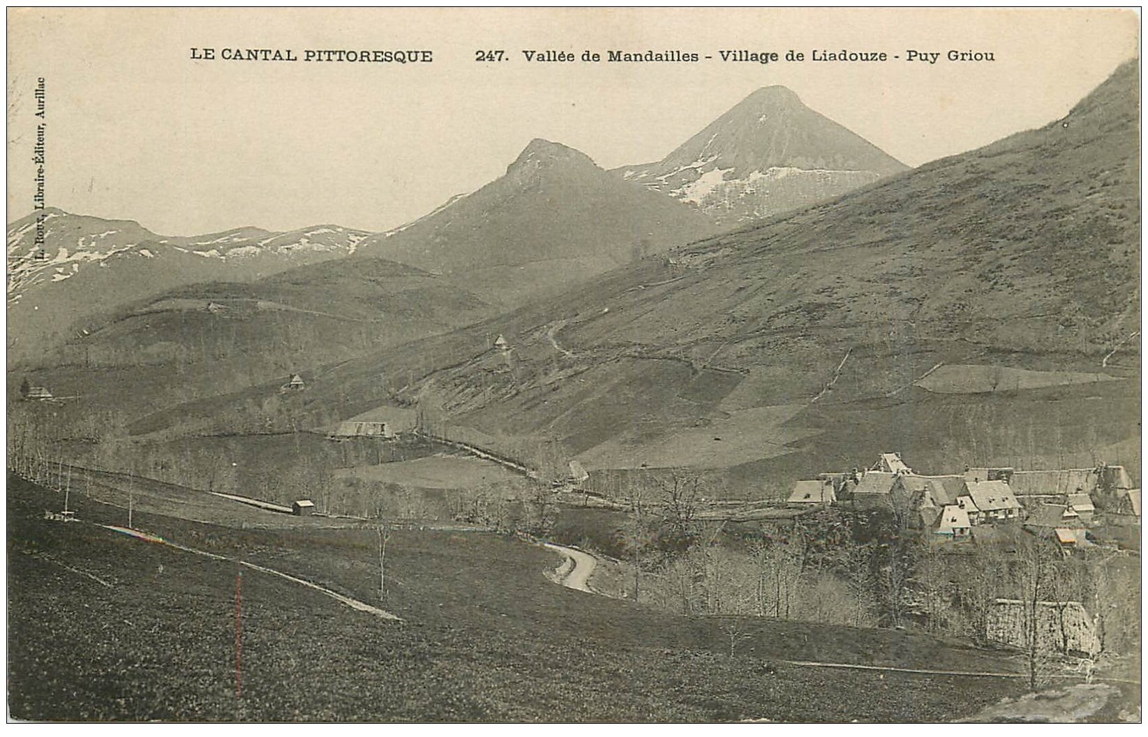 15 LIADOUZE. Village Vallée de Mandailles Puy Griou