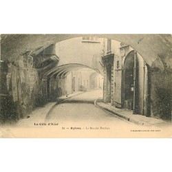 83 HYERES. La rue des Porches 1904