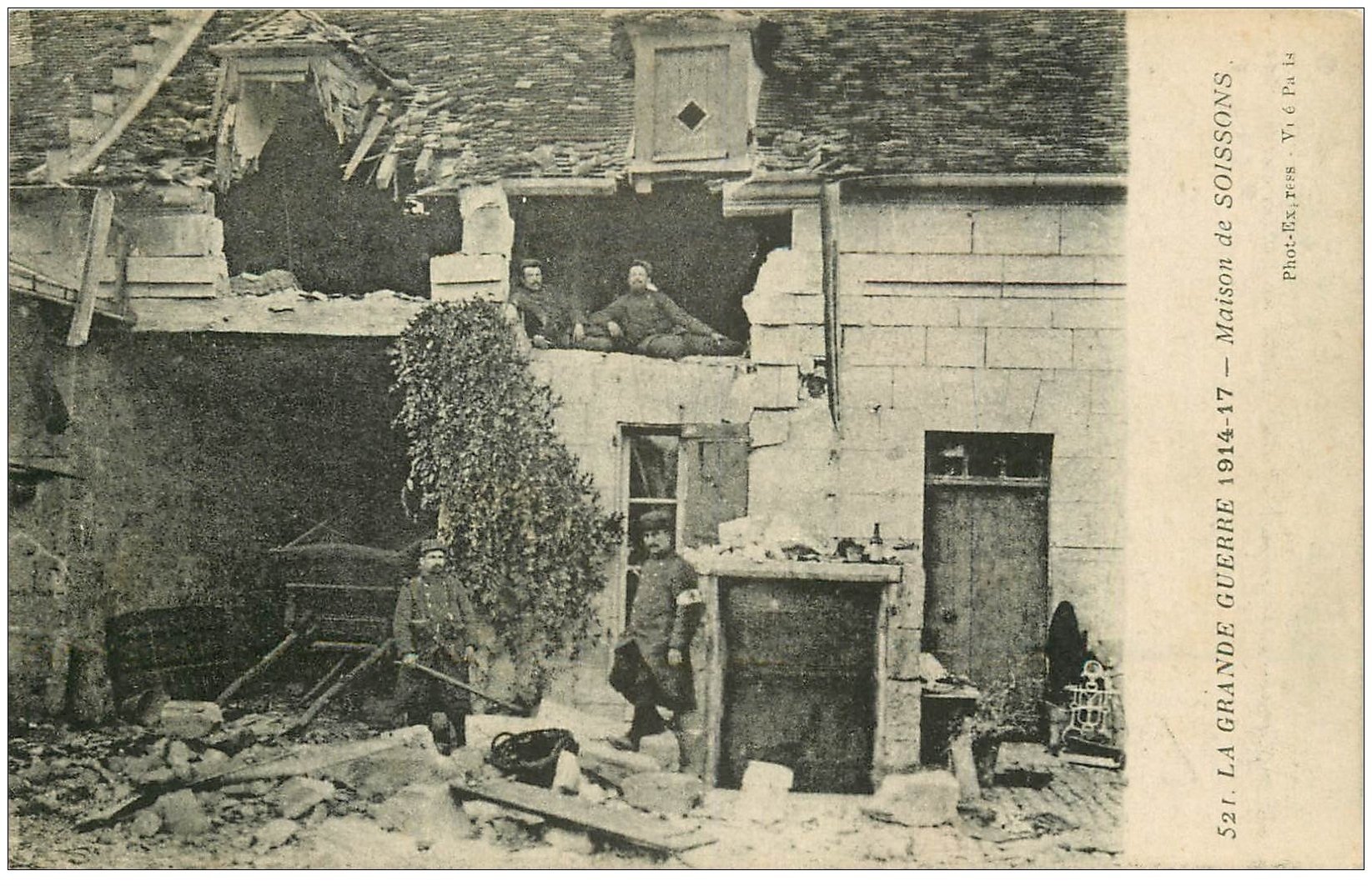 carte postale ancienne 02 SOISSONS. Maison bombardée 1917