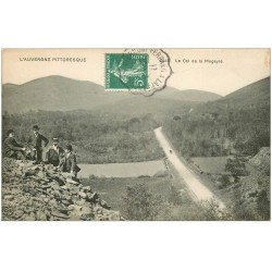 carte postale ancienne 63 MUGEYRE. Personnages au Col 1910