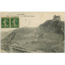 carte postale ancienne 15 MURAT. La Roche des Bredons 1917