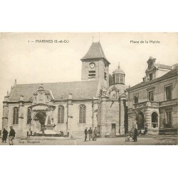 95 MARINES. Place de la Mairie bien animée