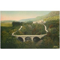 carte postale ancienne 15 RIOM-ES-MONTAGNES environs. Le Pont de la Mort