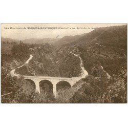 carte postale ancienne 15 RIOM-ES-MONTAGNES environs. Le Pont de la Mort 1927