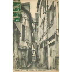 10 TROYES. La rue des Chats vers 1910