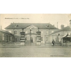 77 MONTEREAU. Hôtel de Ville 1918 avec Vendeur de journaux ambulant