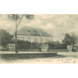 2 x Cpa 63 ISSOIRE. La Sous-Préfecture et Place de la République 1905