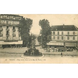 2 x Cpa 03 VICHY. Place de la Gare rue de Paris 1924 et Chapelle Nouvel Hôtel-Dieu 1912