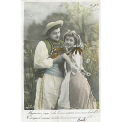 2 Cpa COUPLES. Entre amoureux un bouton à recoudre 1907