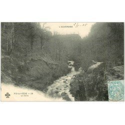 carte postale ancienne 15 VIC-SUR-CERE. Source la Cère 1905