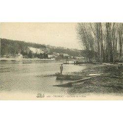 77 THOMERY. Les Bords de la Seine avec enfant sur une barque