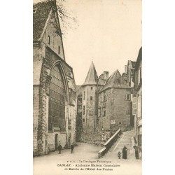 24 SARLAT. Entrée de l'Hôtel des Postes