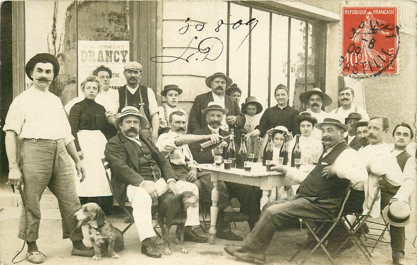 93 DRANCY. Rare Photo Cpa à la Terrasse Café Veyrière rue des Ecoles 1909