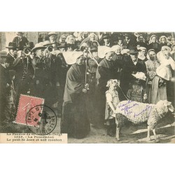 29 SAINT-JEAN-DU-DOIGT. La Procession avec le petit Saint Jean et son mouton 1904