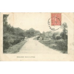 25 RECOLOGNE. Entrée du Village animée 1905