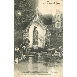 22 TREMEVEN. Fontaine Saint-Jacques avec nombreuses Lavandières 1904