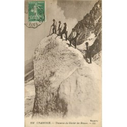 74 CHAMONIX. Traversée du Glacier des Bossons par des alpinistes vers 1920