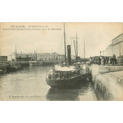 17 ILE DE RE. A Saint-Martin-de-Ré embarquement des Passagers pour La Rochelle