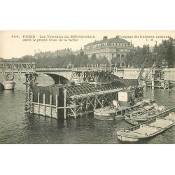 PARIS METROPOLITAIN. Les Travaux Fonçage du Caisson central sur la Seine