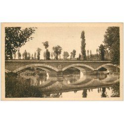 carte postale ancienne 16 AUBETERRE-SUR-DRONNE. Le Pont