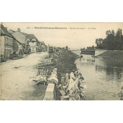 18 MENETREOL-SOUS-SANCERRE. Le Pont avec Lavandières sur les Bords du Canal 1920