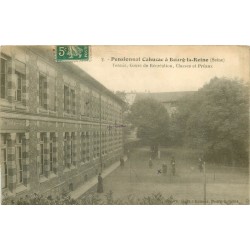 92 BOURG-LA-REINE. Tennis dans la Cour de récréation du Pensionnat Cahuzac 1912