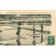 44 BATZ. Paludiers Guérandais recueillant le Sel dans les Marais Salants 1911