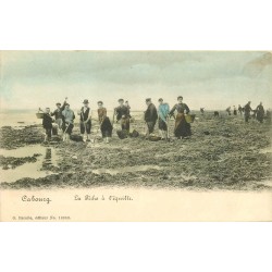 14 CABOURG. La Pêche à l'Equille colorisée vers 1900