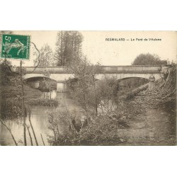 61 REGMALARD REMALARD. Le Pont de l'Huisne avec Paysanne cherchant du bois