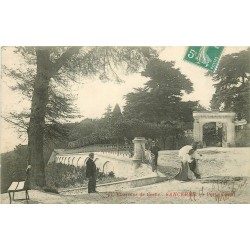 18 SANCERRE. Porte César et élégantes avec ombrelles 1910