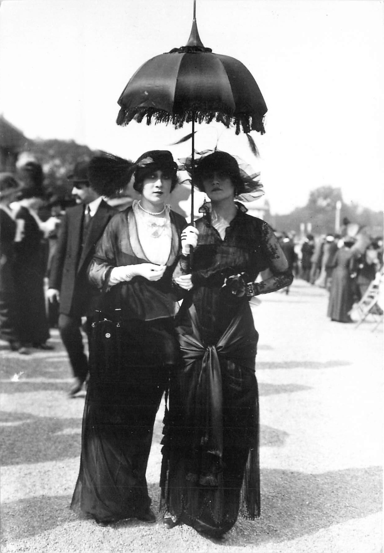 PARIS 1900 Photo Cpsm réédition reproduction. La Mode au Pesage à Longchamp