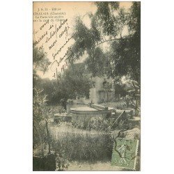 carte postale ancienne 16 CHALAIS. Puits ancien Cour du Château 1918