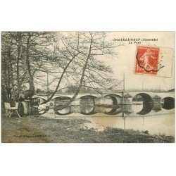 carte postale ancienne 16 CHATEAUNEUF sur CHARENTE. Le Pont avec Lavandières 1913