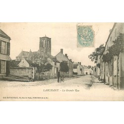 77 LARCHANT. La Grande Rue avec cycliste vers 1906