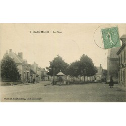 37 DAME-MARIE. La Place avec son Puits 1921