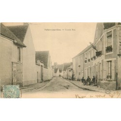 77 VILLIERS-SOUS-GREZ. Grande Rue avec personnages attablés à une Terrasse d'Hôtel et le Facteur devant le Tabac