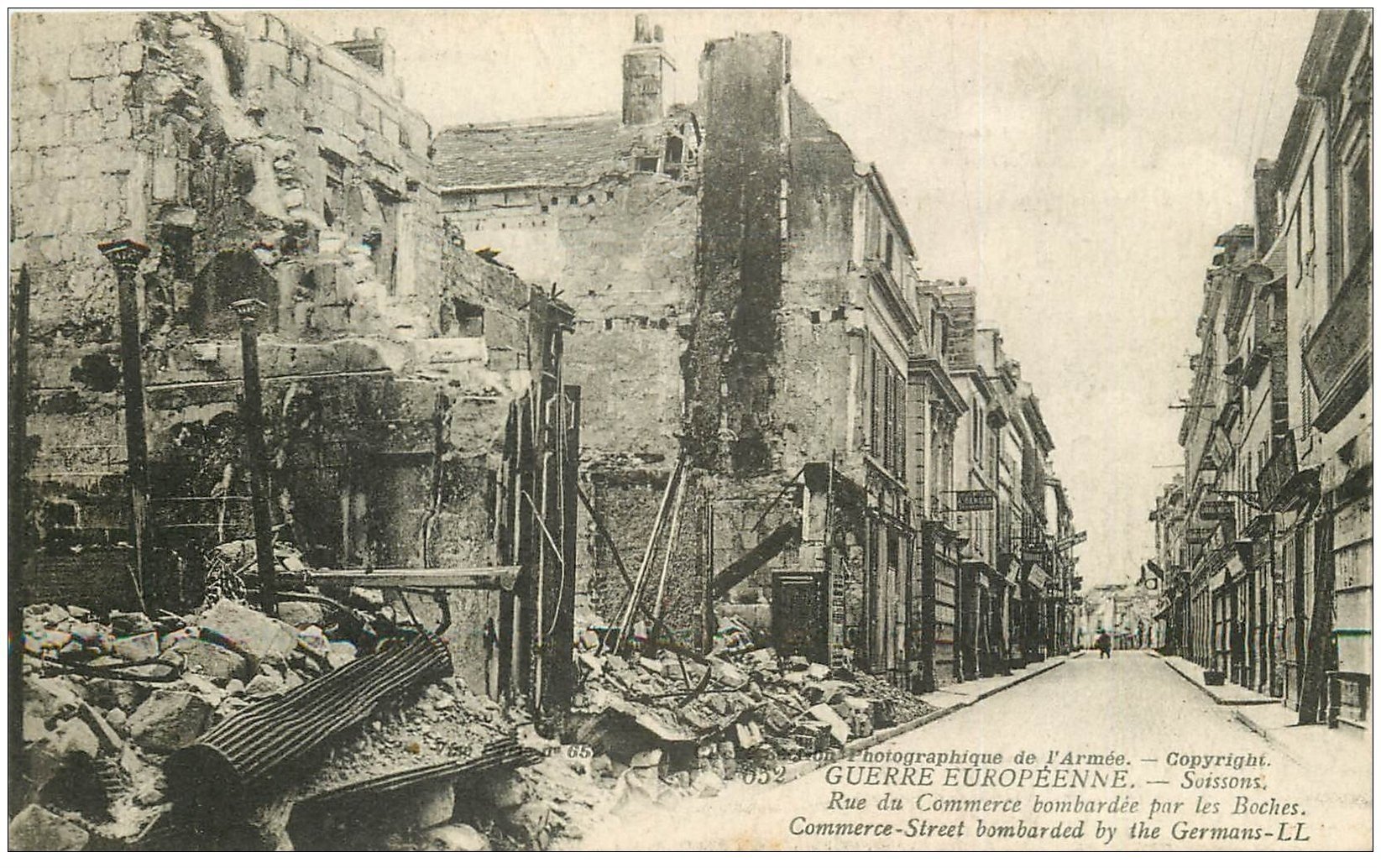 carte postale ancienne 02 SOISSONS. Rue du Commerce 1914-18
